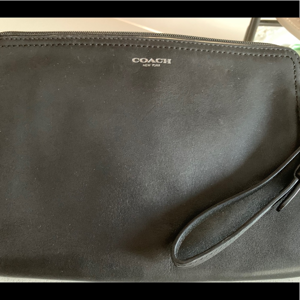 Coach zip around wallet Telefon wristlet  8 1/2”x6 1/2”